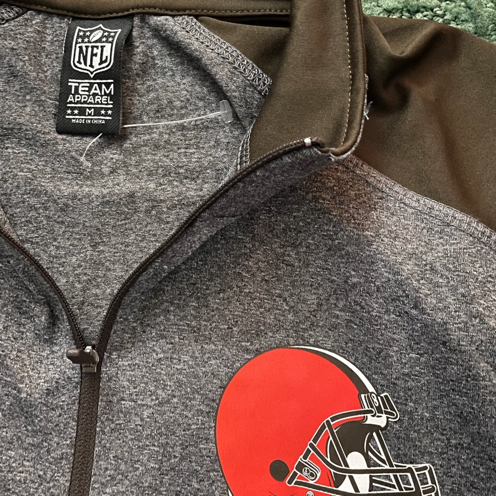 BRAND NEW NFL TEAM CLEVELAND BROWNS FOOTBALL 1/4 ZIP PULLOVER FOR SALE SZ MED!!